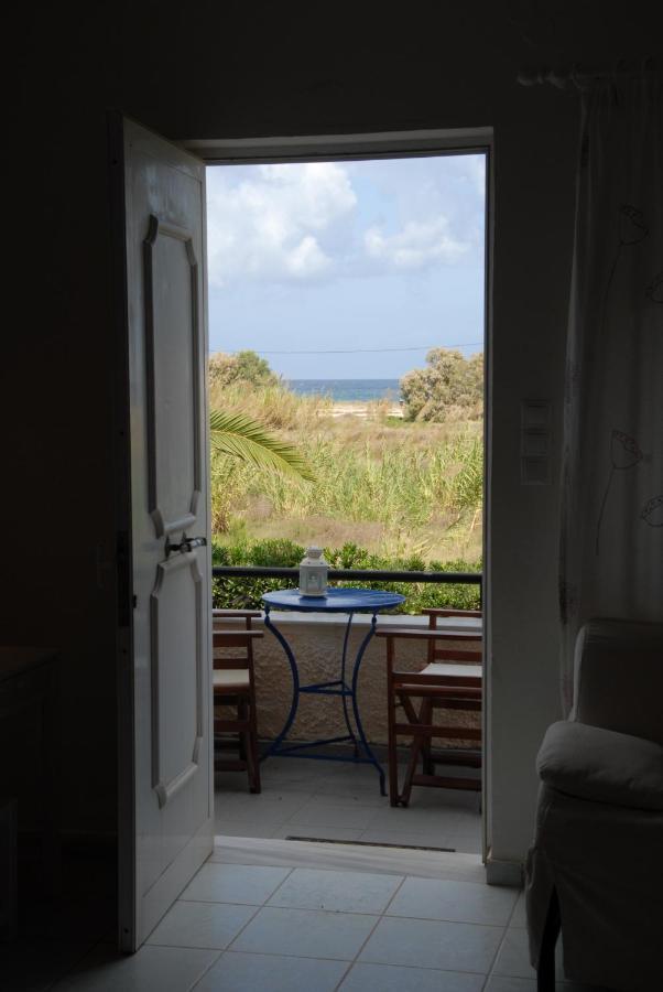 Villa Fleria Seaside Studios & Apts Gerani  Buitenkant foto