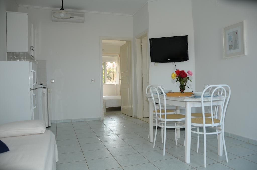 Villa Fleria Seaside Studios & Apts Gerani  Kamer foto