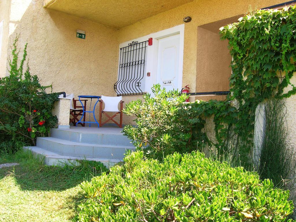 Villa Fleria Seaside Studios & Apts Gerani  Buitenkant foto