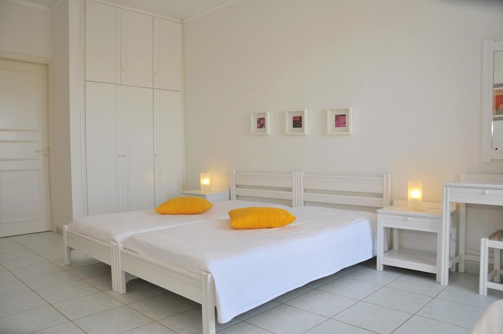 Villa Fleria Seaside Studios & Apts Gerani  Buitenkant foto