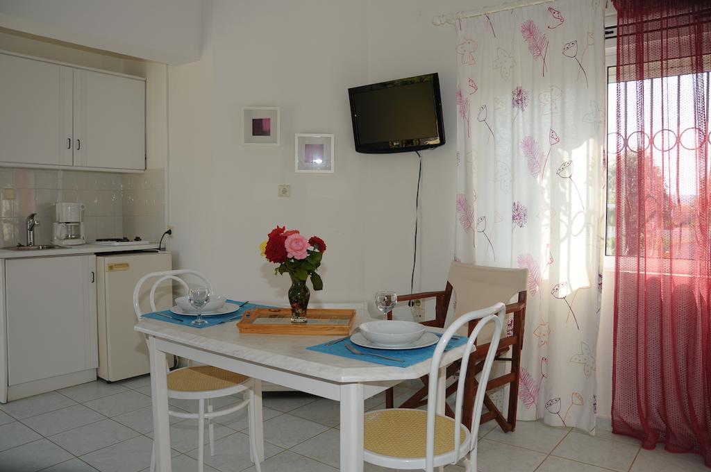 Villa Fleria Seaside Studios & Apts Gerani  Kamer foto