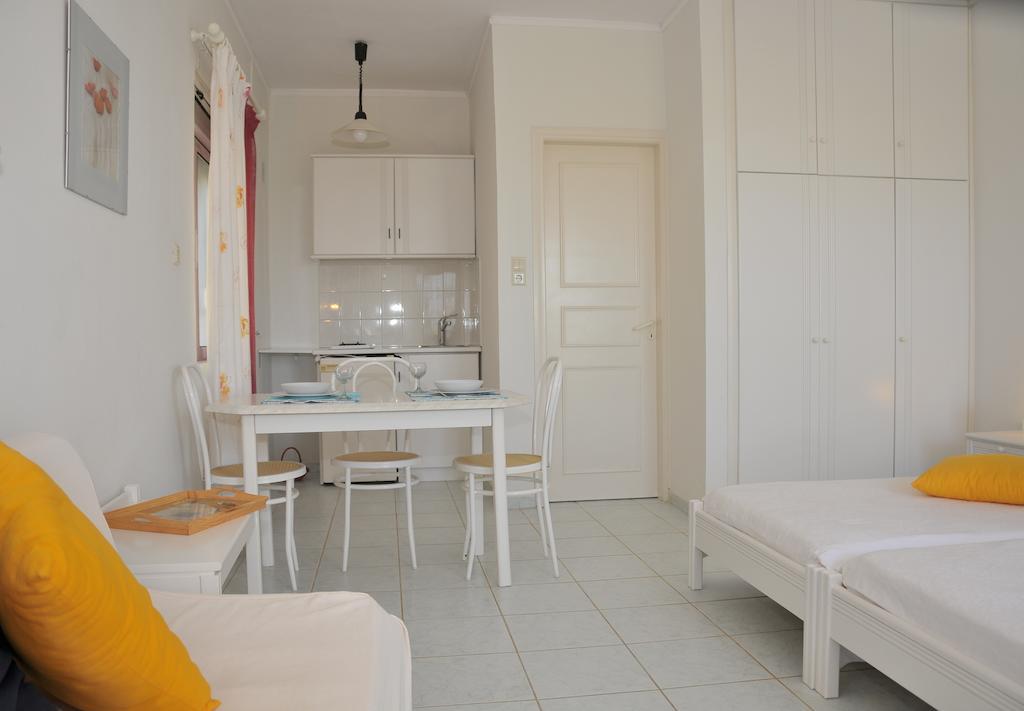 Villa Fleria Seaside Studios & Apts Gerani  Buitenkant foto