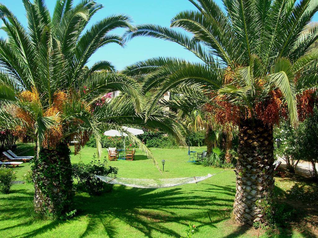 Villa Fleria Seaside Studios & Apts Gerani  Buitenkant foto