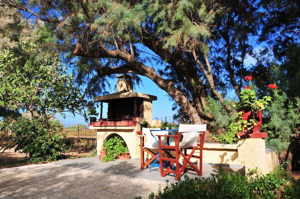 Villa Fleria Seaside Studios & Apts Gerani  Buitenkant foto