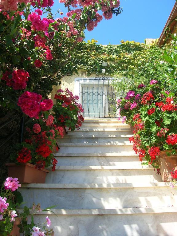 Villa Fleria Seaside Studios & Apts Gerani  Buitenkant foto