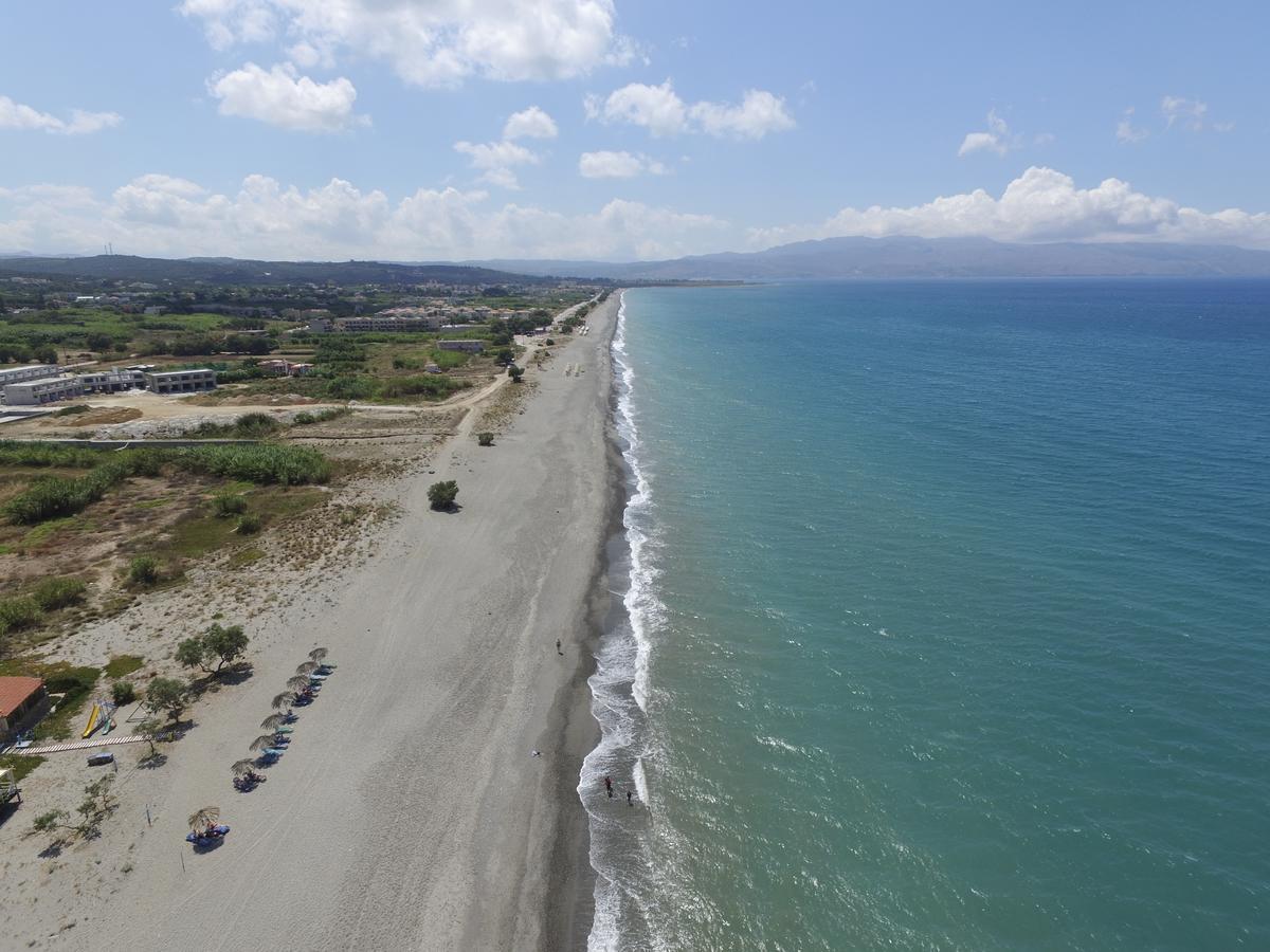 Villa Fleria Seaside Studios & Apts Gerani  Buitenkant foto